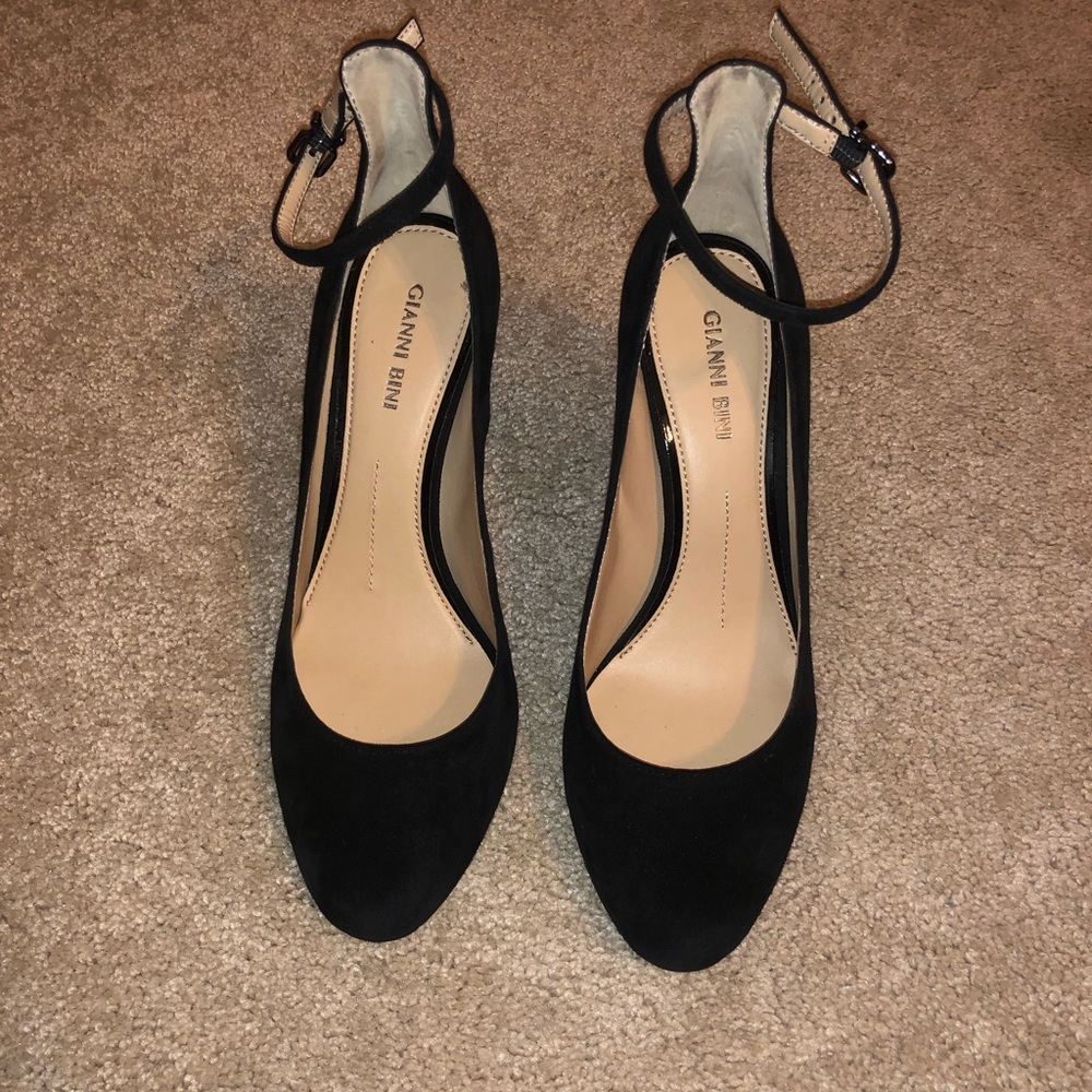 Gianni Bini black suede heels